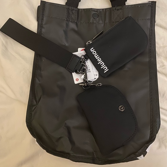 NWT Authentic Lululemon Dual Pouch Wristlet with tote bag comes with tote bag - Picture 2 of 8